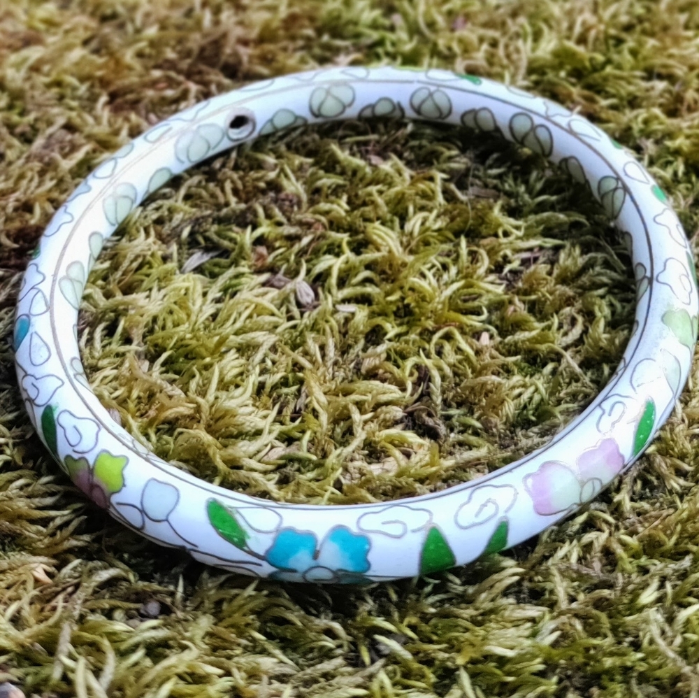 White Cloisonne & Multi Colored Floral Design Vintage Bangle Bracelet